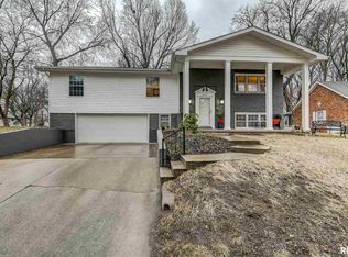 923 Roanoke Dr, Springfield, IL 62702