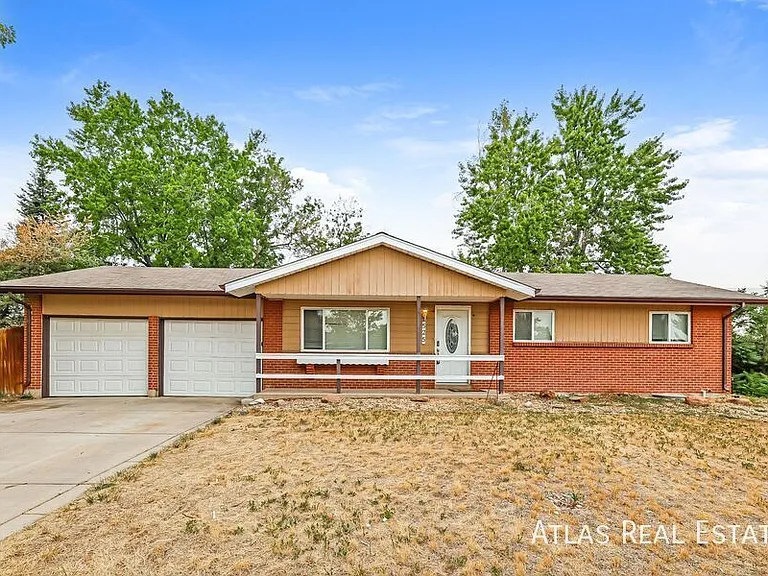 525 Kendall Ct — Photo 2