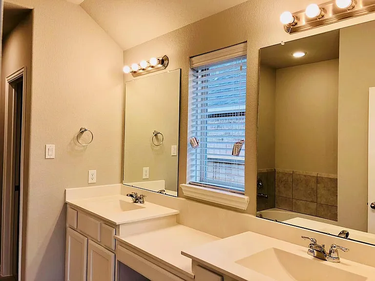 8411 Remington Bluff Ln — Photo 17