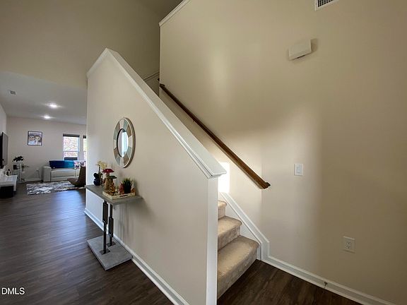 4th image of 138 Eagleson St