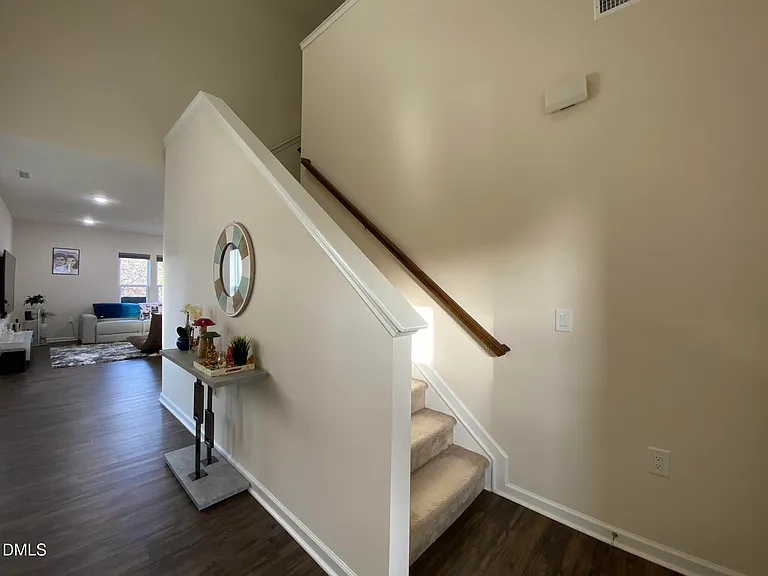 138 Eagleson St — Photo 4