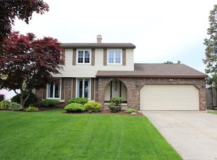 7 Idlebrook Ct, Lancaster, NY 14086