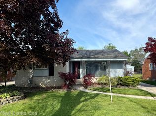 6251 N Charlesworth St, Dearborn Heights, MI 48127