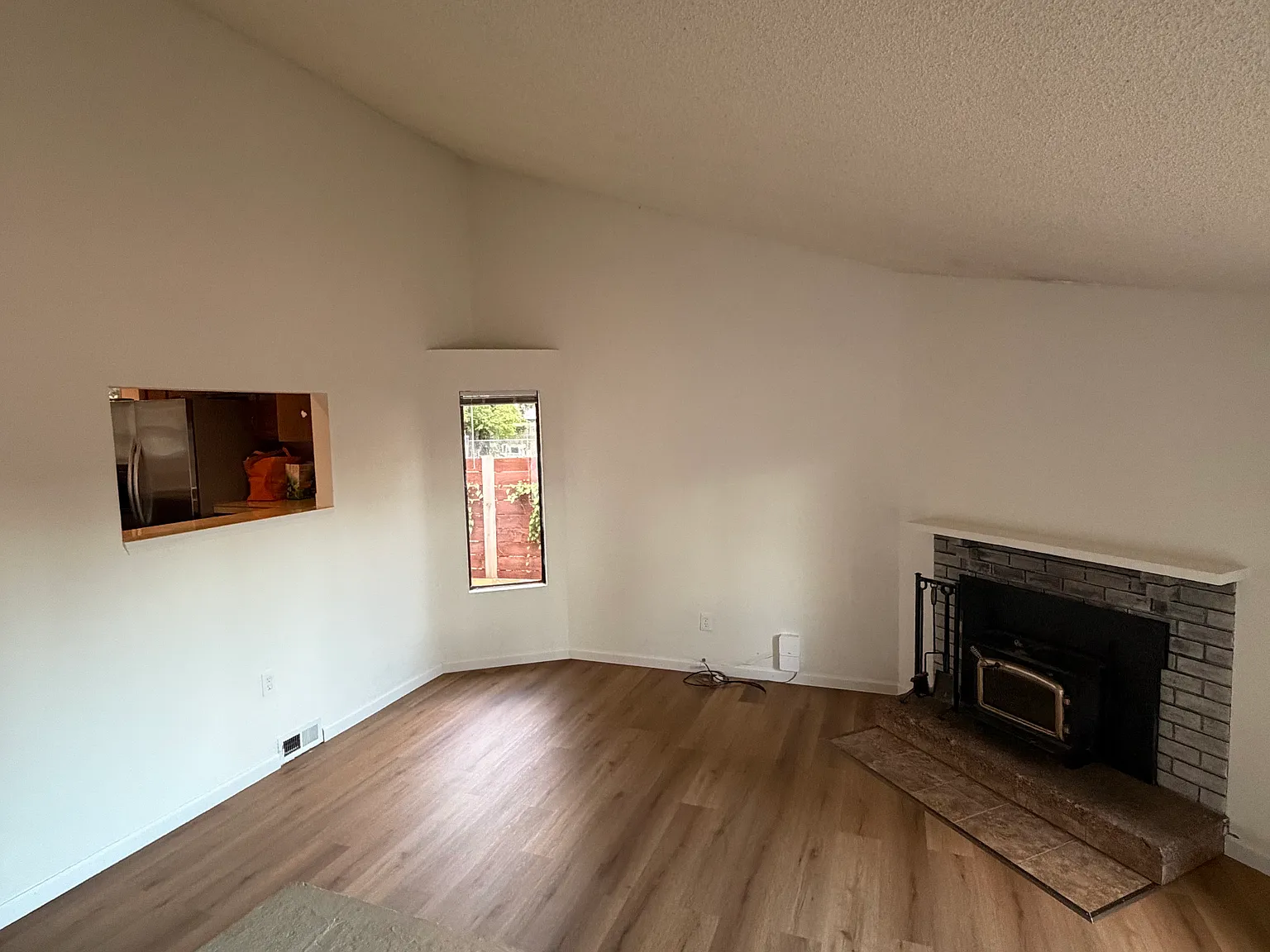 2 bed, 1.5 bath, 1200 sqft, $2,400 — Photo 3