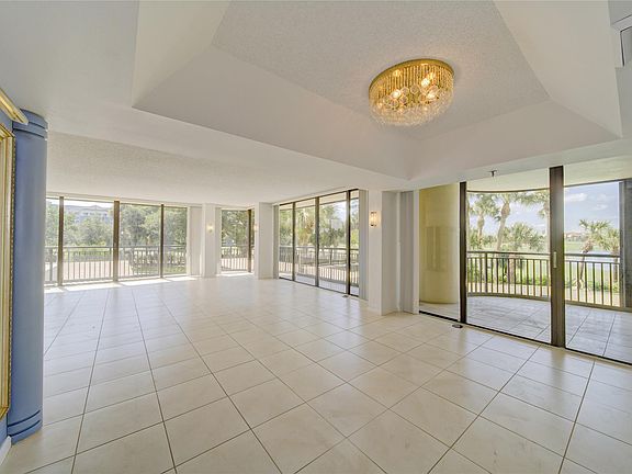 2nd image of 2427 Presidential Way #203