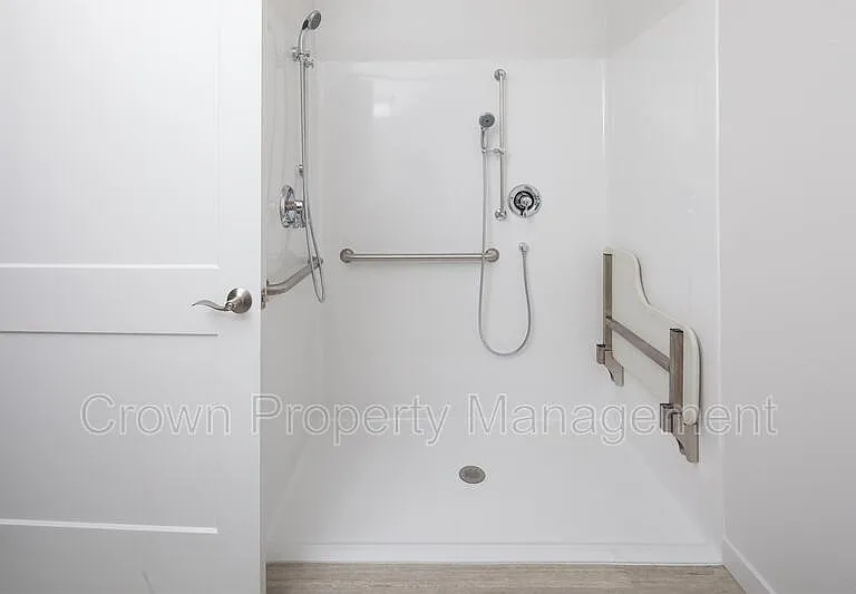 207 Sawyer Ln #D — Photo 9