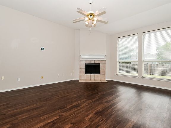 5th image of 1032 Hall Ct
