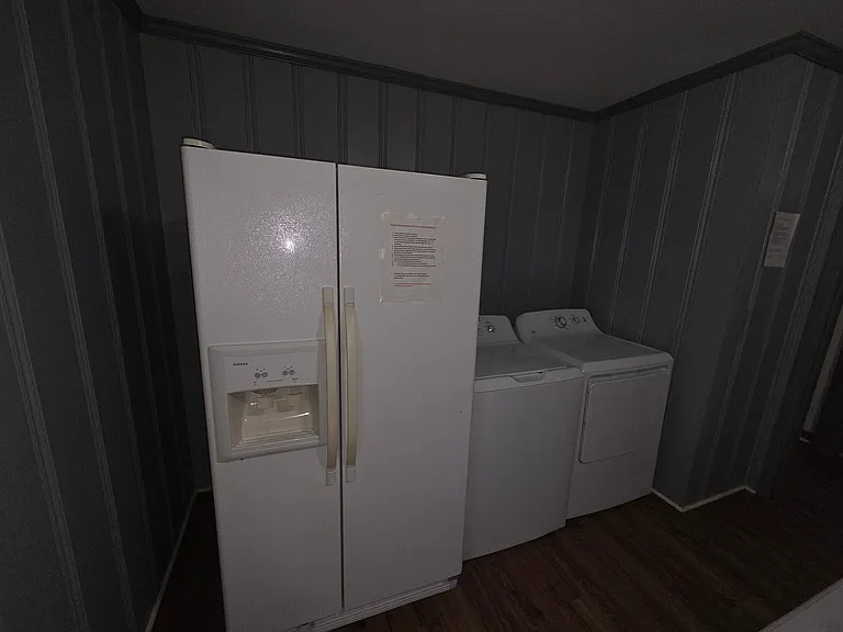 1387 E Jefferson St — Photo 13