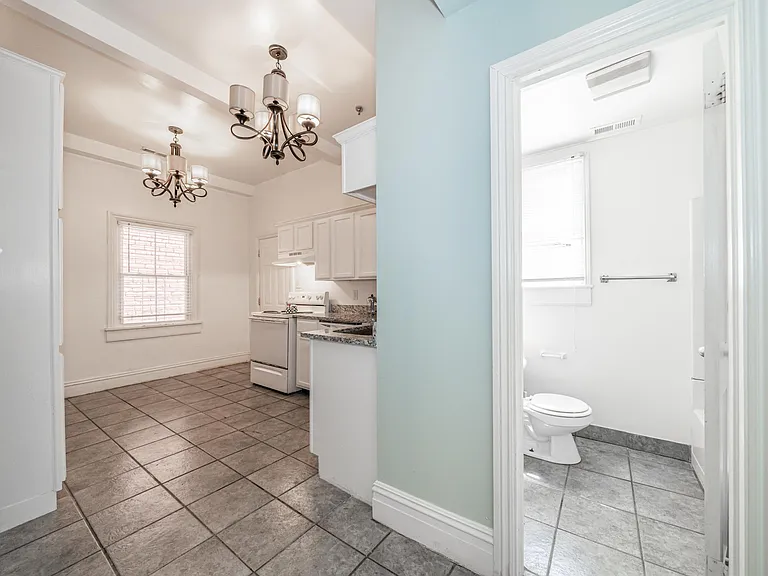 17 E Clay St — Photo 6