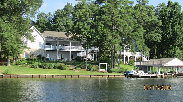 1st image of 135 Lake Cir