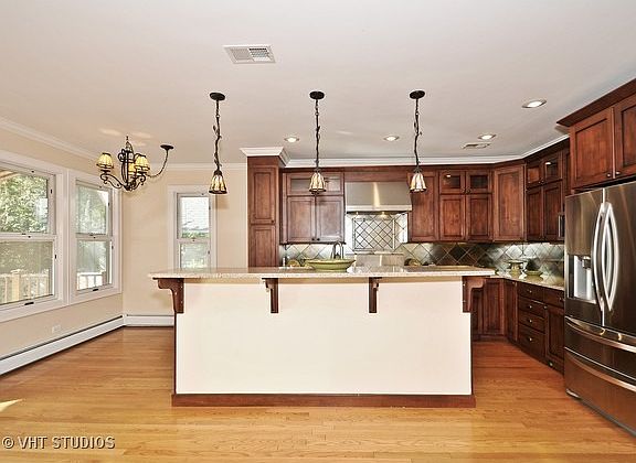 5th image of 5874 N Forest Glen Ave