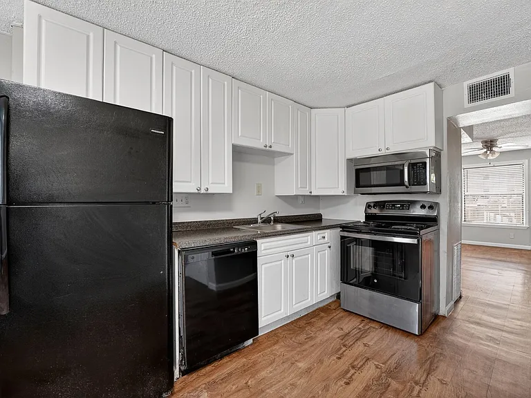 20600 Bonanza St #3 — Photo 8