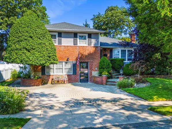 3781 Martin Court, Seaford, NY 11783