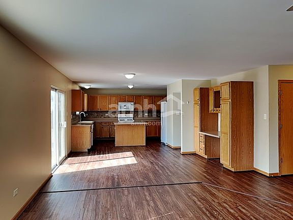 3rd image of 2811 Twin Falls Dr