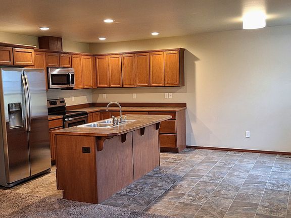 2nd image of 304 Saddlehorn Ln