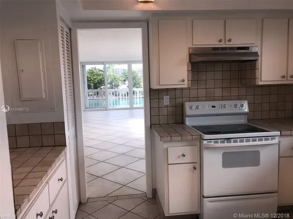 9501 E Bay Harbor Dr APT 3A, Bay Harbor Islands, FL 33154