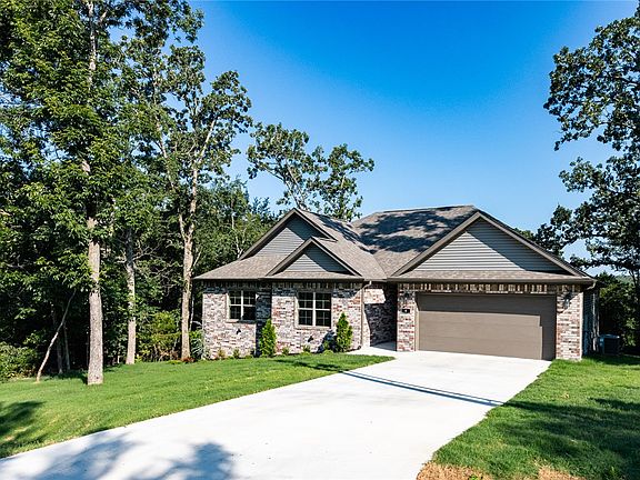 2nd image of 8 Strathdon Ln
