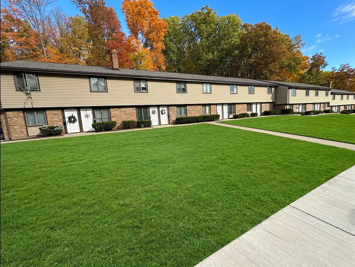 Building Photo - 2424 Echo Valley Dr #2424