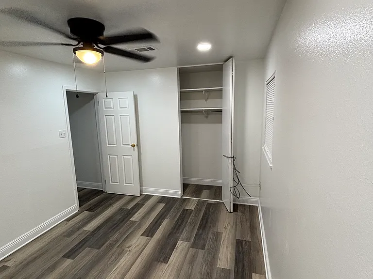 210 Appletree Ln — Photo 2
