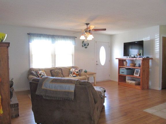 4th image of 104 Peoria Ln
