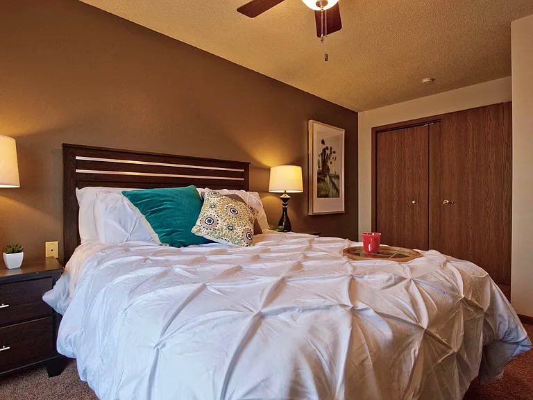 Huntington Ridge Apartments — Photo 8