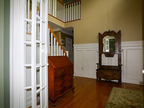 3rd image of 8 Overlook Dr