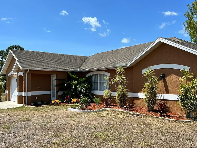 1602 SW 16th Ct — Photo 2