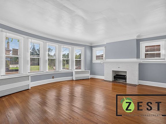 2nd image of 2286 Calvert St