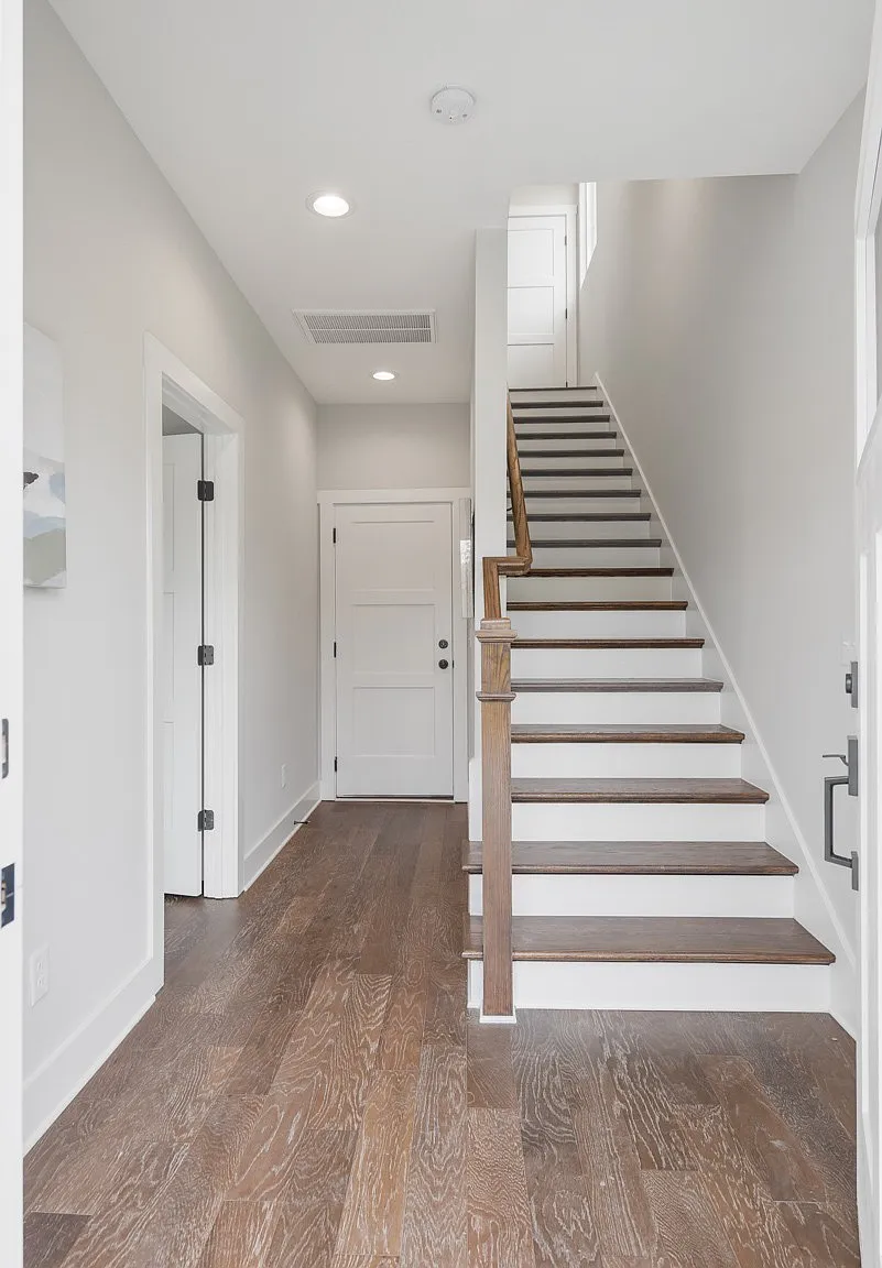 3 bed, 3.5 bath, 1799 sqft, $3,300 — Photo 2