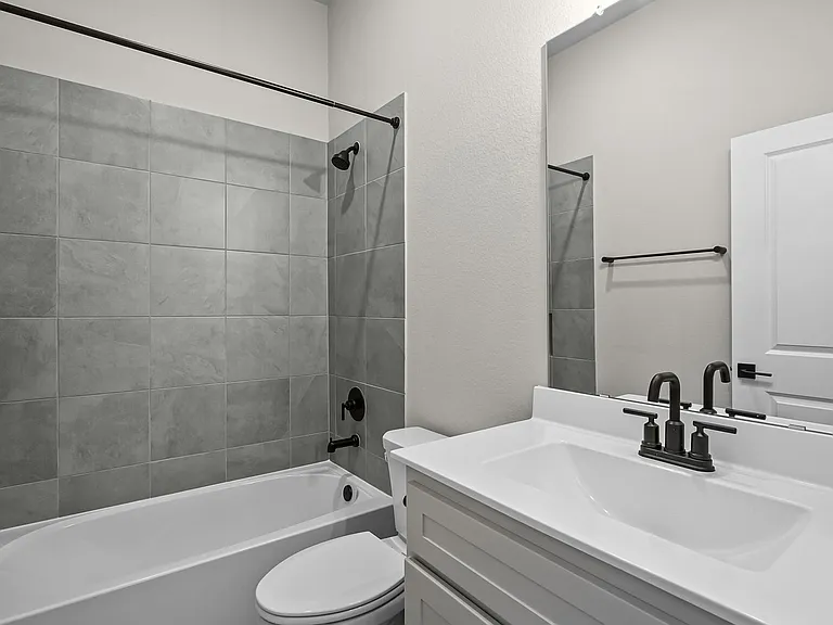 210 Ginger St — Photo 8