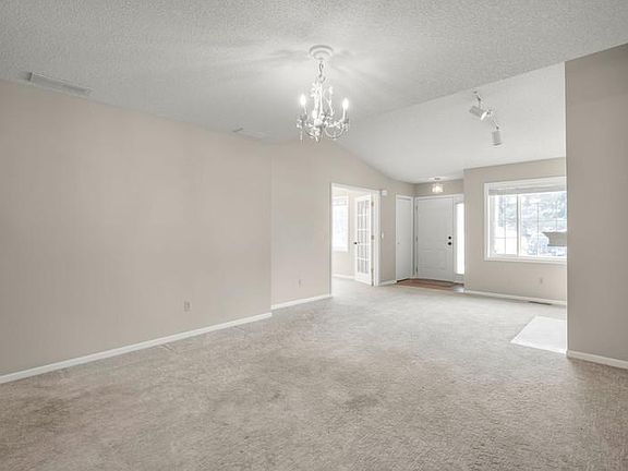 5th image of 861 Sunrise Dr