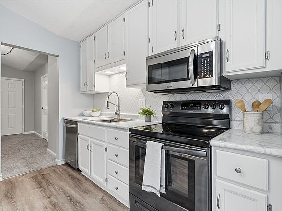 5th image of 3801 Lexington Dr NE APT D