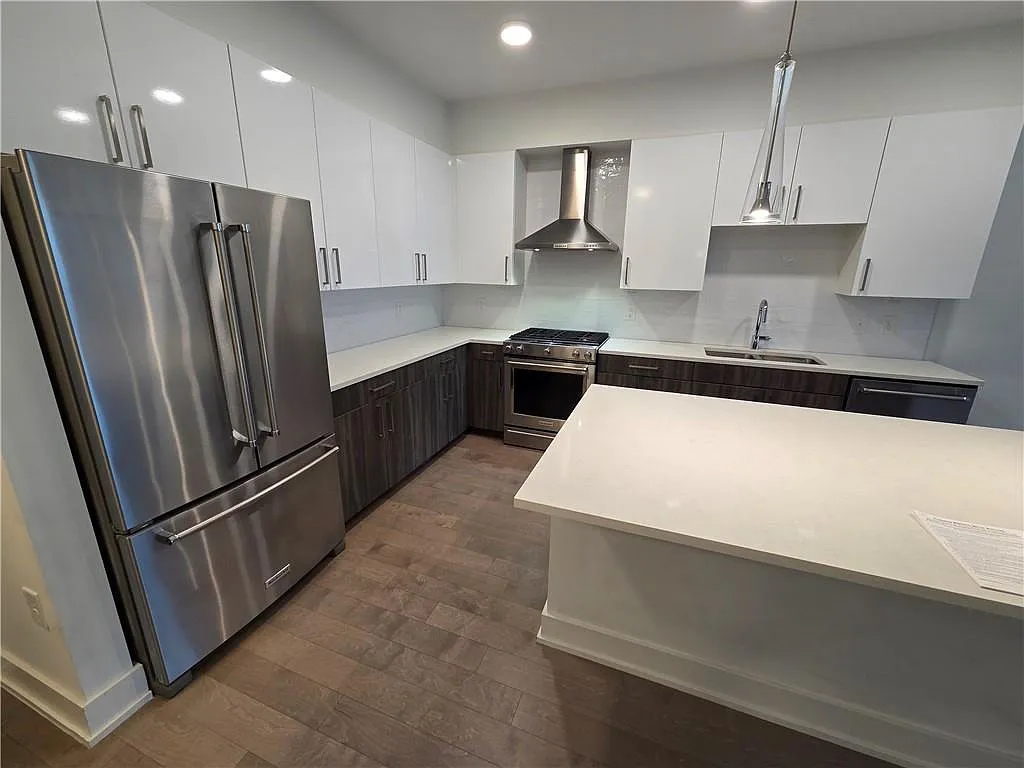 1 bed, 1.0 bath, 1020 sqft, $2,695 — Photo 2