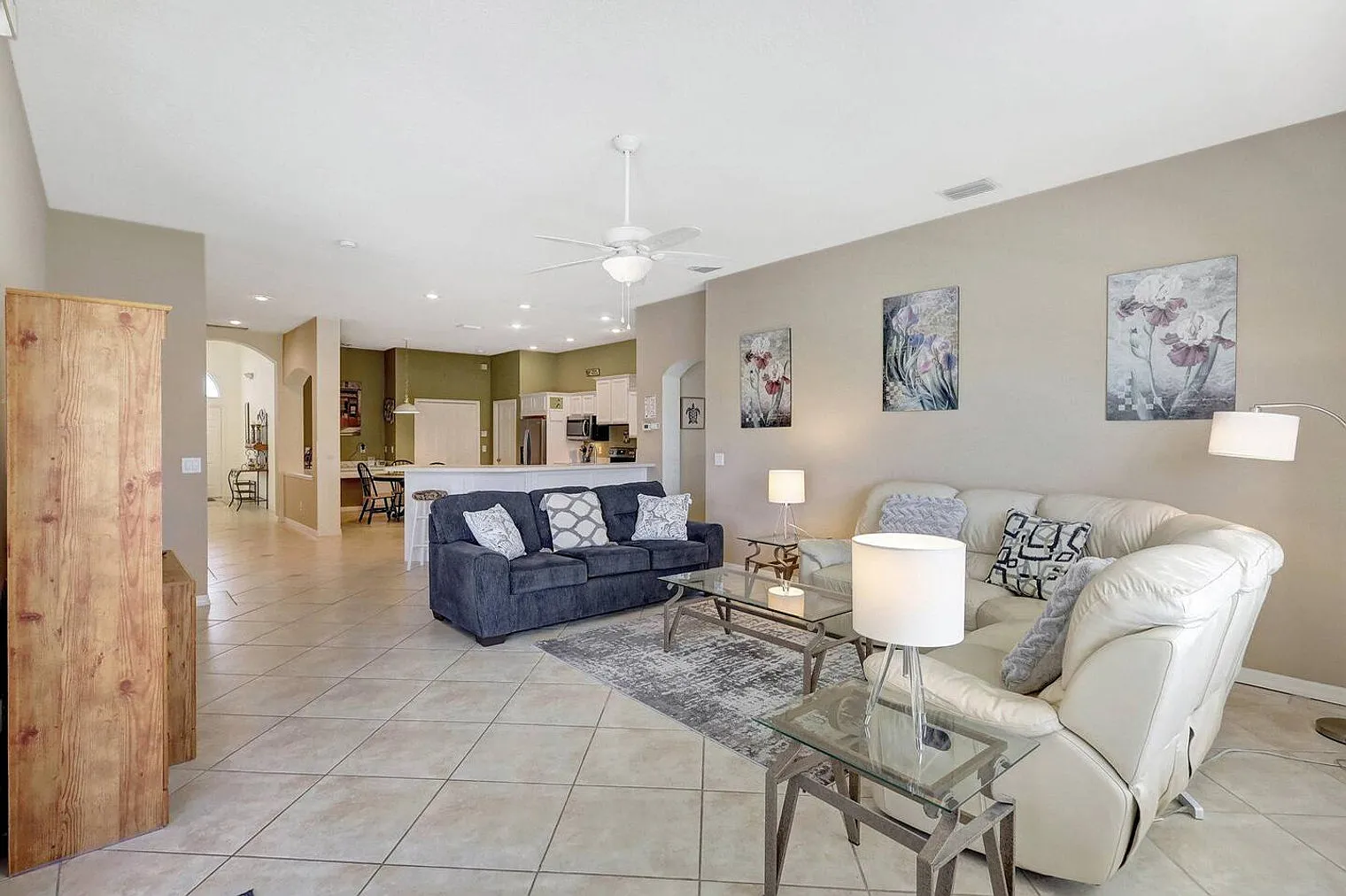 5 bed, 2.0 bath, 16447 sqft, $4,068 — Photo 1