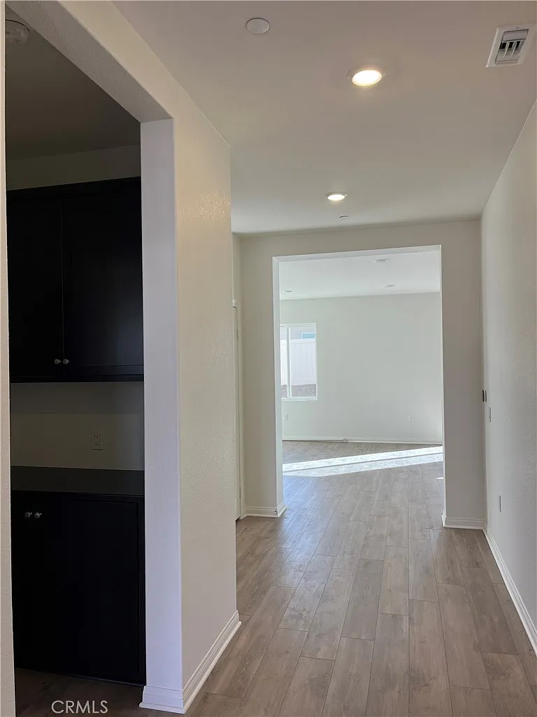 5 bed, 2866 sqft, $3,600 — Photo 2