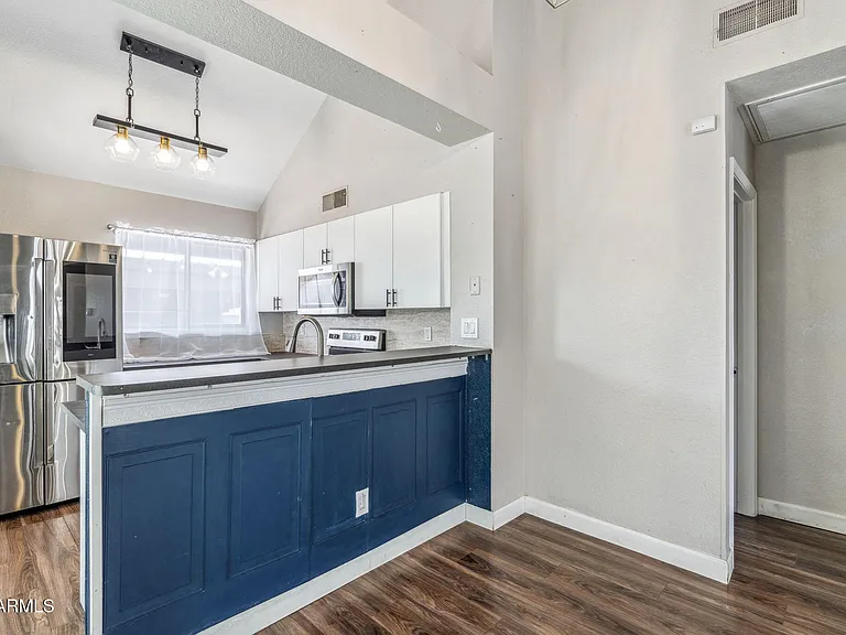 2129 W Rose Garden Ln — Photo 10