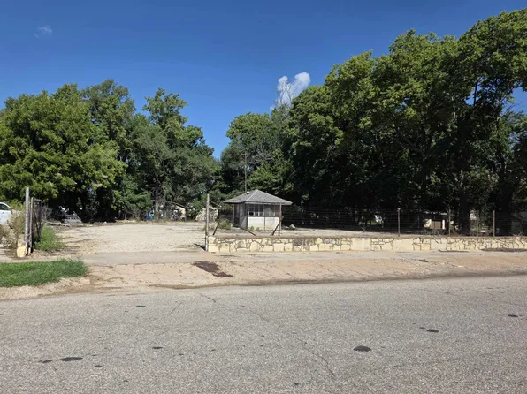 715 Manning St, Winfield, KS 67156