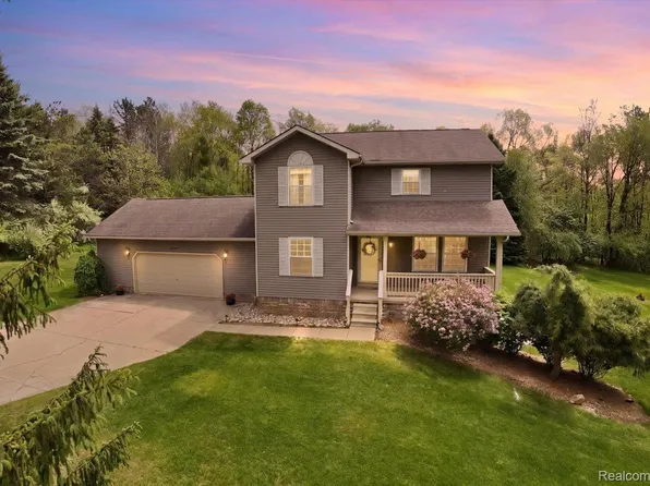 5535 Lakeview Blvd, Goodrich, MI 48438