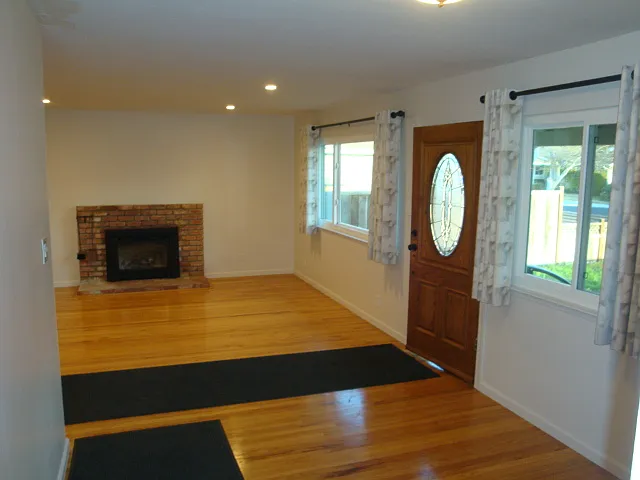 851 Standish Rd — Photo 4