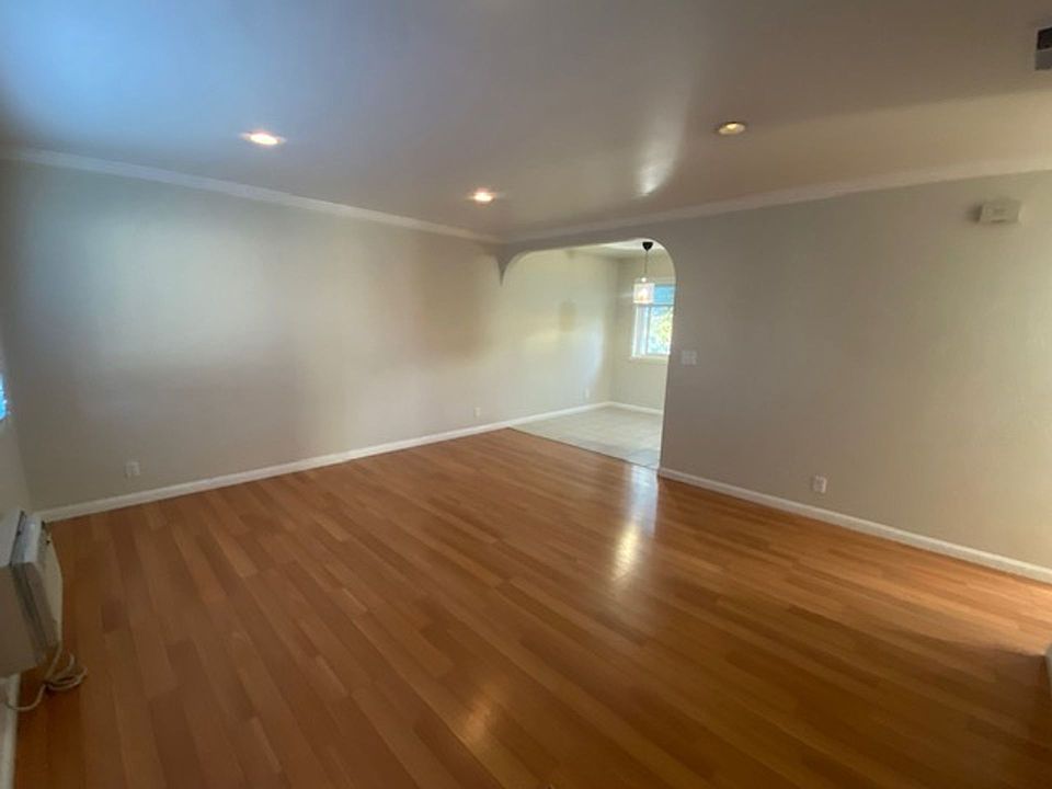 1st image of 135 Rose Ct #6