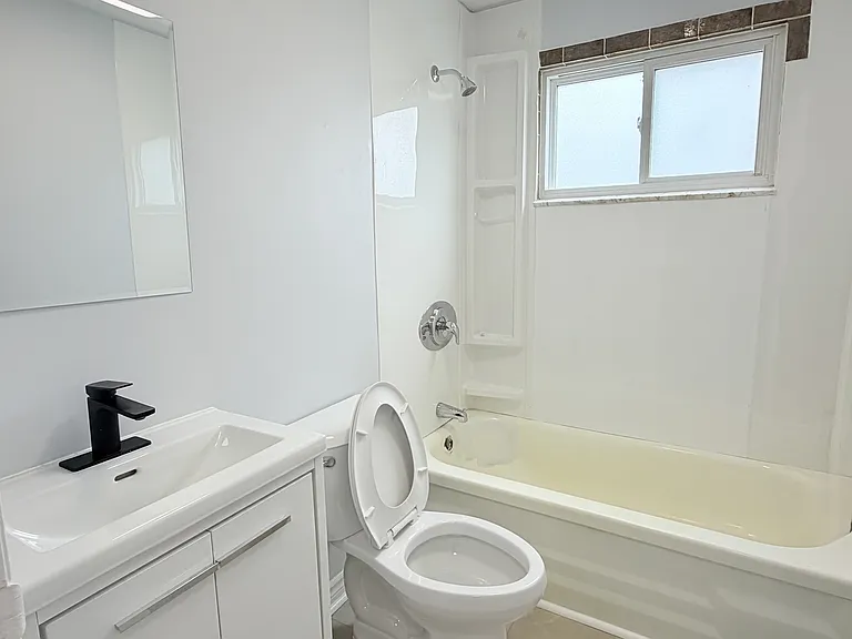 751 Windsor Ave #4 — Photo 7