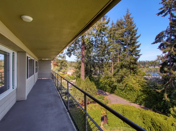 965 Winslow Way E, Bainbridge Island, WA 98110