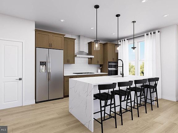 2nd image of 125 Kinsale Pl #5