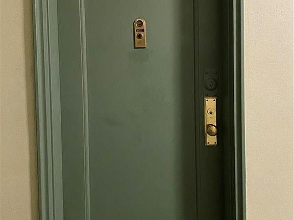 3rd image of 245 Parkview Ave #4M