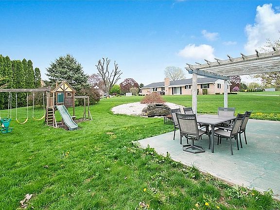 5th image of 3963 Crestwood Dr