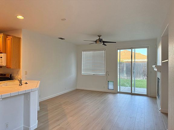 3rd image of 10031 Waterfield Dr