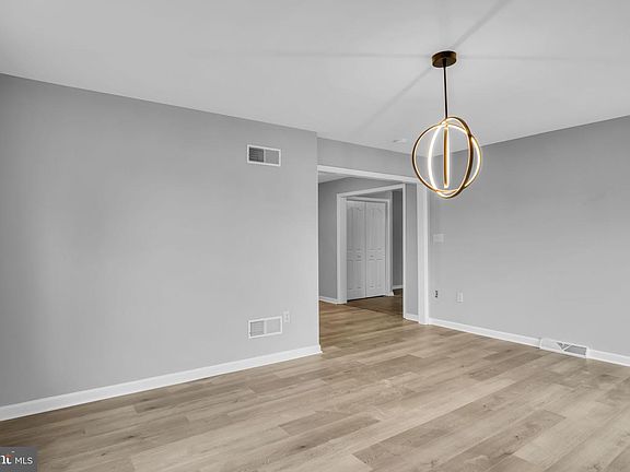 4th image of 360 N Main St