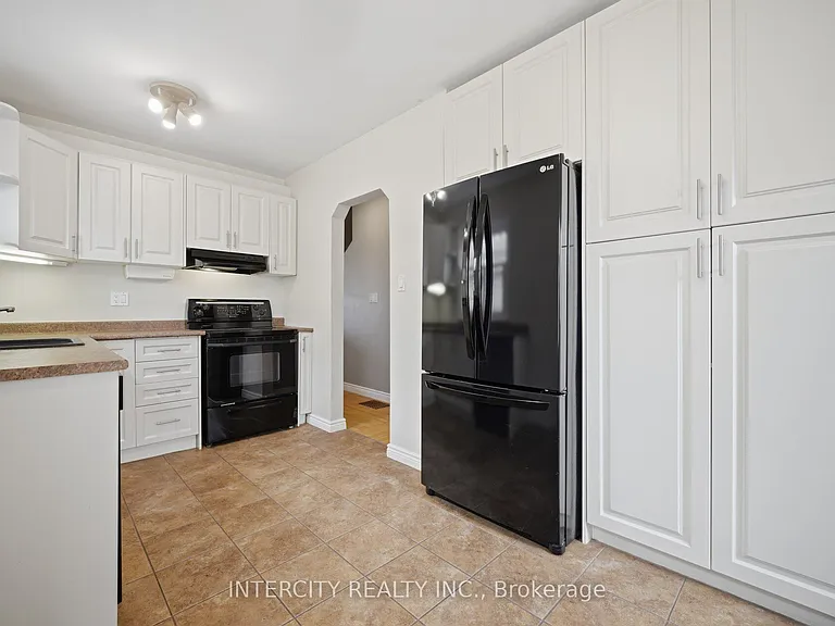 49 McCaul St — Photo 21