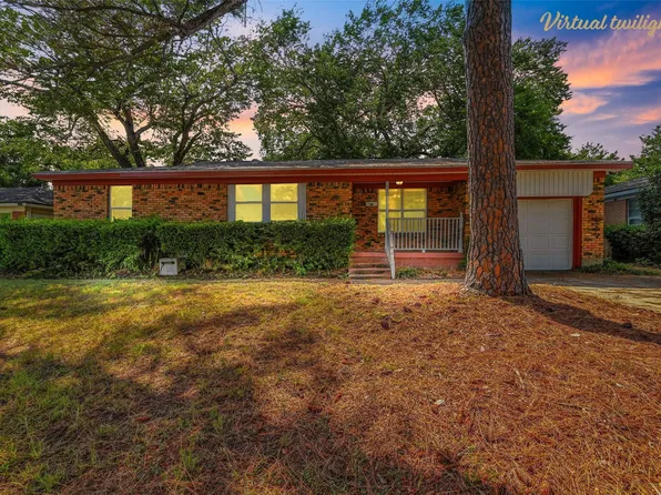 1221 Simpson Dr, Hurst, TX 76053