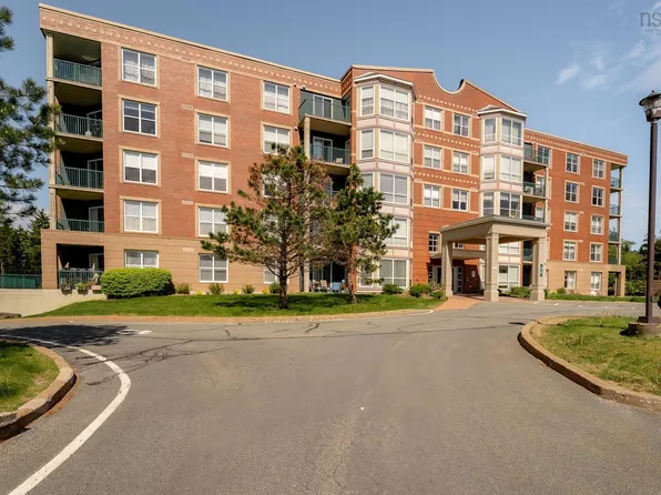 96 Regency Park Dr #206, Halifax, NS B3S 1S5